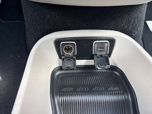 Used 2019 Chrysler Pacifica Touring-L Plus w/ Tire & Wheel Group FWD image 50
