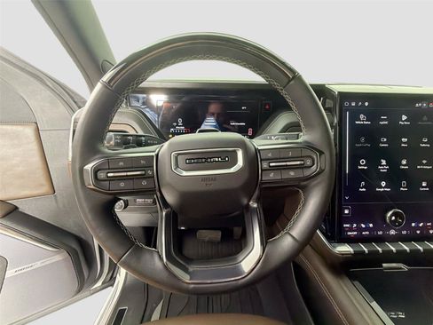 Used 2025 GMC Yukon XL Denali Ultimate AWD/4WD image 11