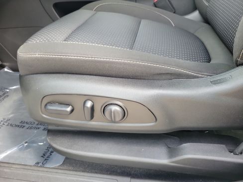 Used 2023 GMC Acadia SLE w/ Driver Convenience Package FWD image 12