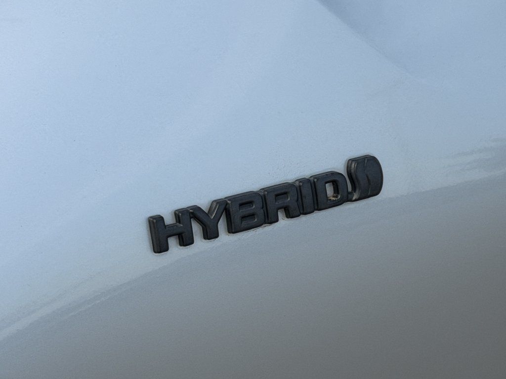 Used 2022 Toyota Prius FWD image 10