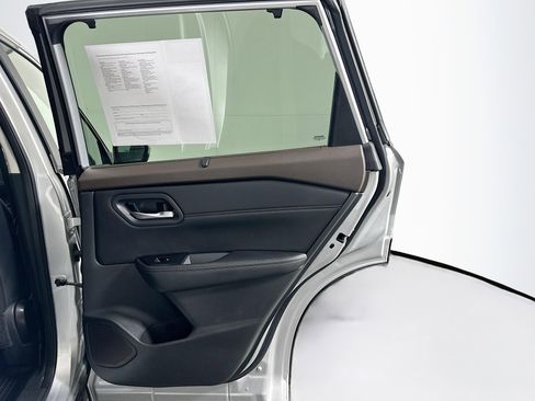 Used 2023 Nissan Rogue SV w/ SV Premium Package image 32