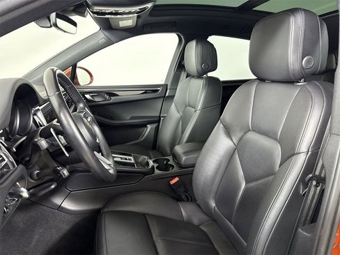 Certified 2023 Porsche Macan S image 5