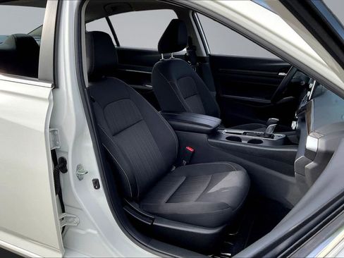 Used 2025 Nissan Altima 2.5 SV FWD image 28