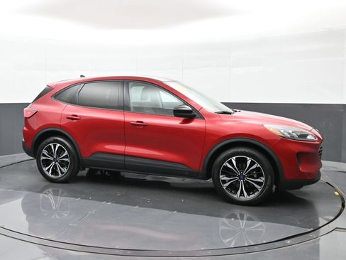 Used 2022 Ford Escape SE w/ SE Sport Appearance Package AWD/4WD image 5