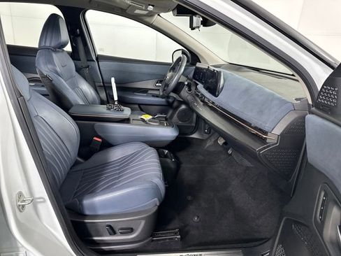 Used 2024 Nissan Ariya AWD image 28