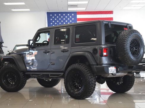 Used 2018 Jeep Wrangler Unlimited Sport S AWD/4WD image 24