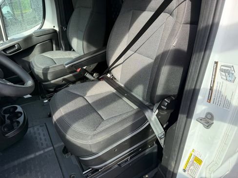 Used 2025 RAM ProMaster 2500 w/ U-Haul Equipment Group image 4