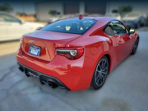 Used 2017 Toyota 86 image 7