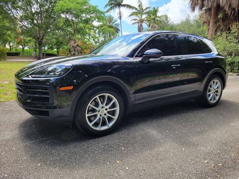 Used 2024 Porsche Cayenne AWD/4WD image 3