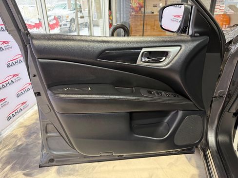 Used 2019 Nissan Pathfinder SV image 26
