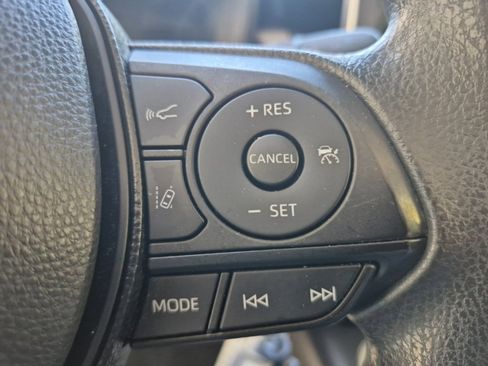 Used 2021 Toyota Corolla LE image 19