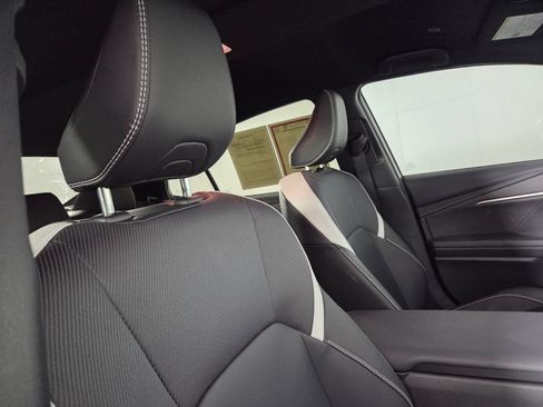 Used 2025 Toyota Camry SE w/ Convenience Package FWD image 33