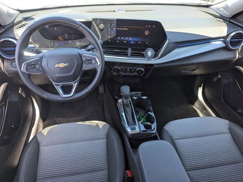 Used 2024 Chevrolet Trax LT w/ Driver Confidence Package FWD image 31