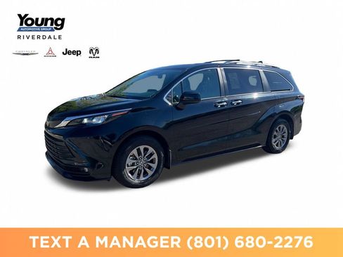 Used 2025 Toyota Sienna XLE w/ XLE Plus Package FWD image 1
