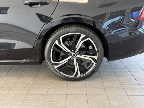 Certified 2025 Volvo S60 B5 Plus image 3