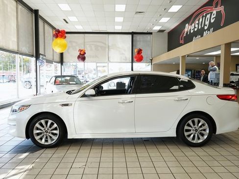 Used 2018 Kia Optima EX image 4