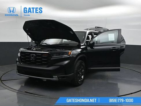 Certified 2025 Honda Pilot TrailSport image 60