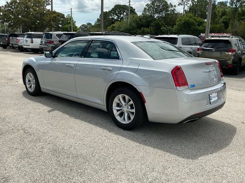 Used 2023 Chrysler 300 Touring RWD image 9
