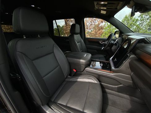 Used 2025 GMC Yukon Denali image 14