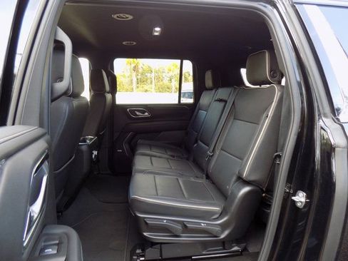 Used 2024 GMC Yukon XL SLT image 24