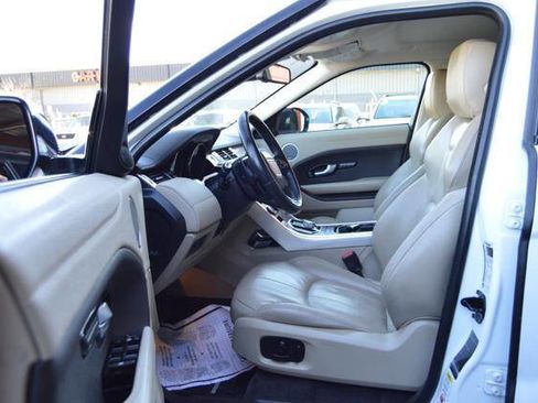 Used 2016 Land Rover Range Rover Evoque SE image 11