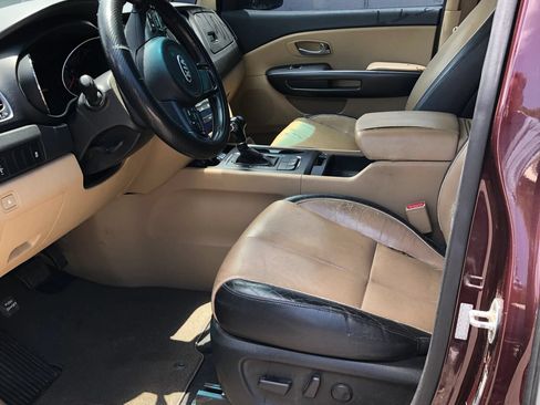 Used 2016 Kia Sedona LX w/ LX Essentials Premium Package FWD image 12