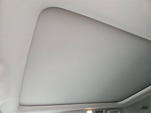 Used 2025 Nissan Pathfinder Platinum image 31