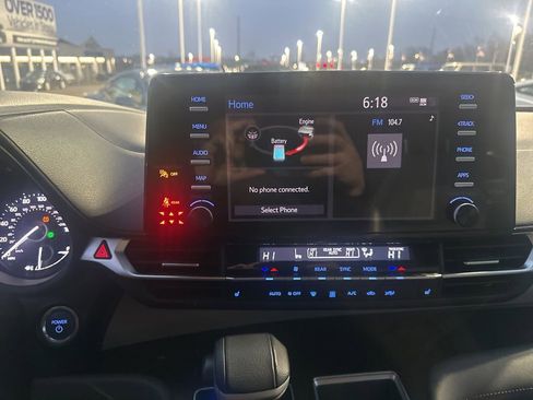 Used 2022 Toyota Sienna XLE image 16