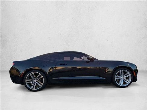 Used 2017 Chevrolet Camaro LT RWD image 4