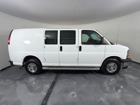 Used 2020 Chevrolet Express 2500 w/ Driver Convenience Package RWD image 4