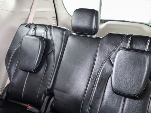 Used 2022 Chrysler Pacifica Touring-L image 25