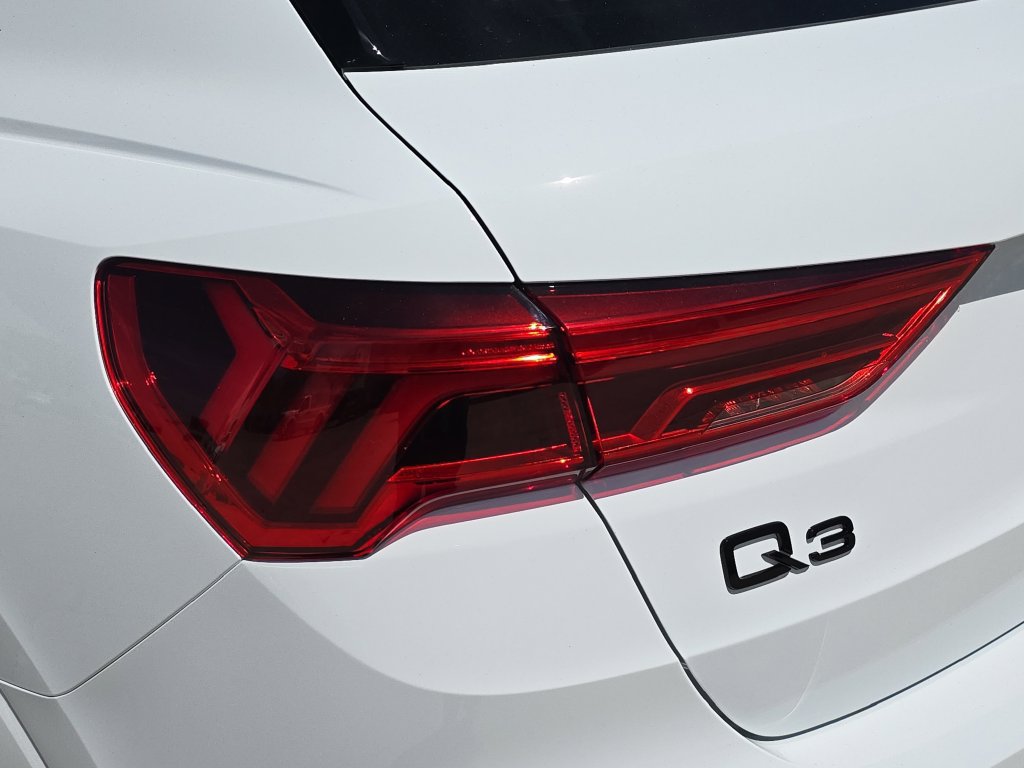 Certified 2025 Audi Q3 2.0T Premium w/ Convenience Package AWD/4WD image 34