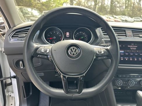 Used 2018 Volkswagen Tiguan SE w/ Panoramic Sunroof Package image 28
