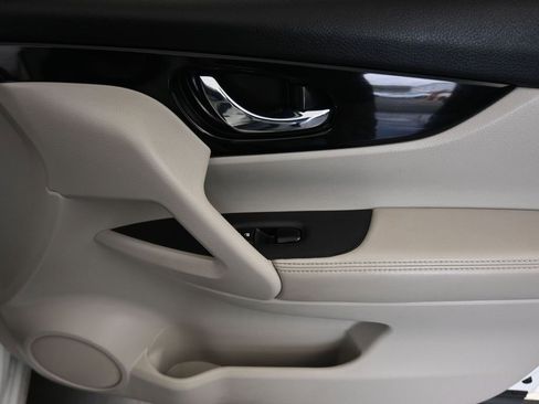 Used 2022 Nissan Rogue Sport SV w/ Technology Package image 37