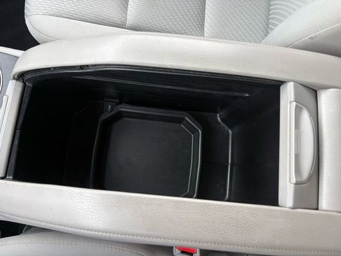 Used 2017 Toyota Highlander LE image 26