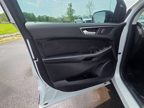 Used 2019 Ford Edge SE FWD image 25