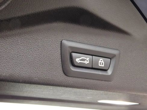 Used 2021 BMW X5 M50i w/ Premium Package image 10