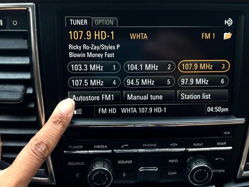 Used 2014 Porsche Panamera S image 31