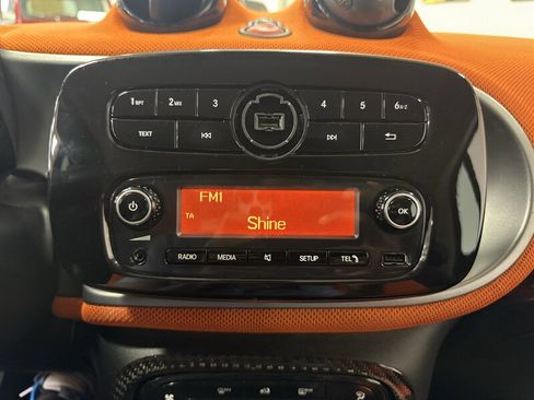 Used 2016 smart fortwo passion RWD image 24