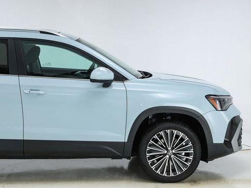 New 2026 Volkswagen Taos SE FWD image 12