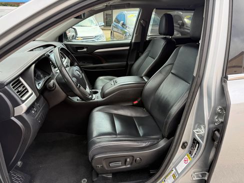 Used 2017 Toyota Highlander XLE AWD/4WD image 16