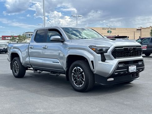 Used 2025 Toyota Tacoma TRD Sport AWD/4WD image 6