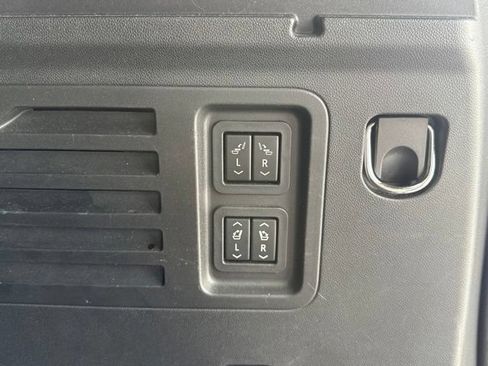 Used 2024 Chevrolet Traverse RS FWD image 30