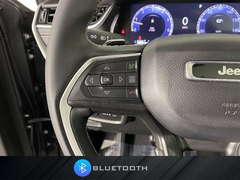 Used 2025 Jeep Grand Cherokee Altitude AWD/4WD image 23