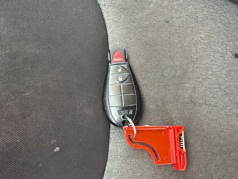 Used 2018 Jeep Cherokee Latitude w/ Altitude Package image 20