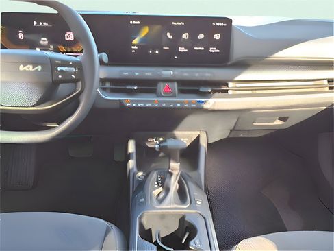 Certified 2025 Kia K4 image 23