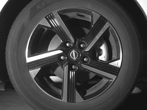 Used 2025 Nissan Sentra SV FWD image 13