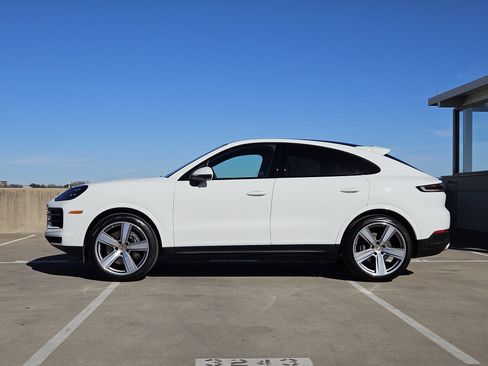 Certified 2025 Porsche Cayenne Coupe image 2