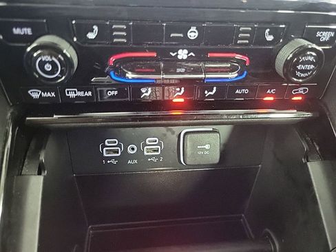 Used 2023 Jeep Grand Cherokee Limited image 22