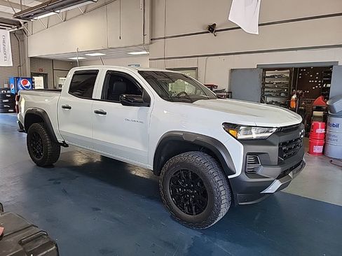 Certified 2024 Chevrolet Colorado Trail Boss AWD/4WD image 5